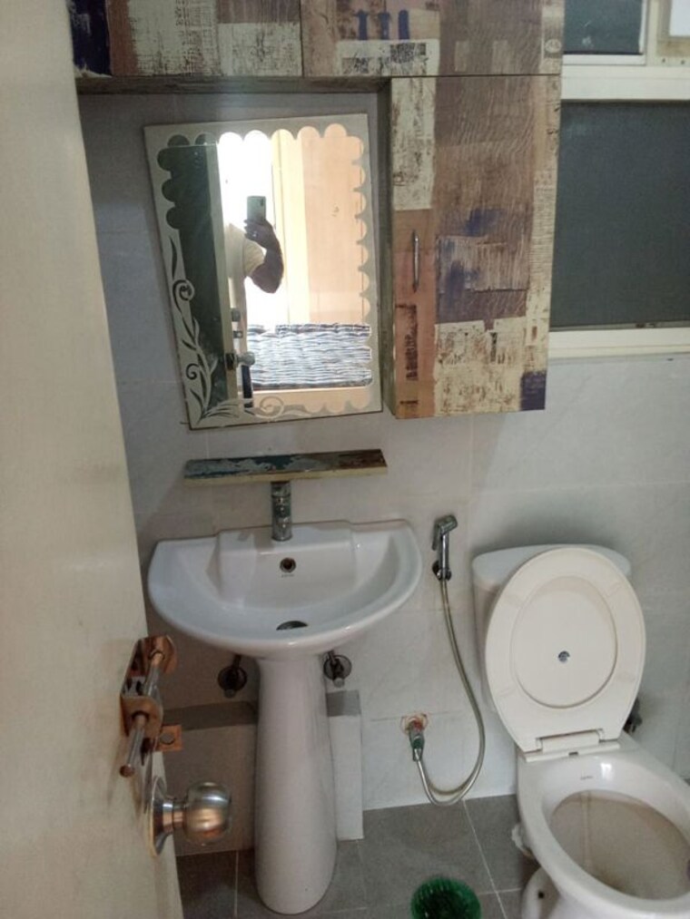 Bathroom, bptp-parkland 3 Bedroom 180 Sq.Yd. Builder Floor In Sector 75 Faridabad 10569285