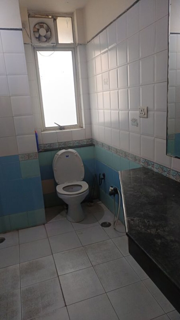 Bathroom, parsvnath-srishti 2.5 Bedroom 1535 Sq.Ft. Apartment In Sector 93 Noida 10569288