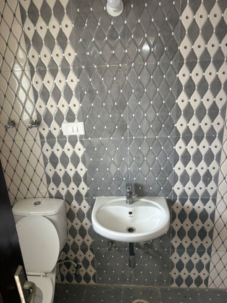 Bathroom, saviour-green-arch 2 Bedroom 860 Sq.Ft. Apartment In Tech Zone 4 Greater Noida Greater Noida 10569325