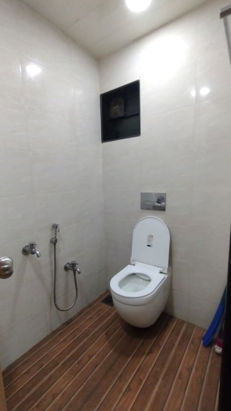 Bathroom, padagha Commercial Warehouse 180000 Sq.Ft. In Padagha Thane 10569329