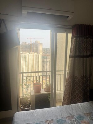Room in 3 BHK Apartment at Indiabulls Greens, New Panvel – for Sale
