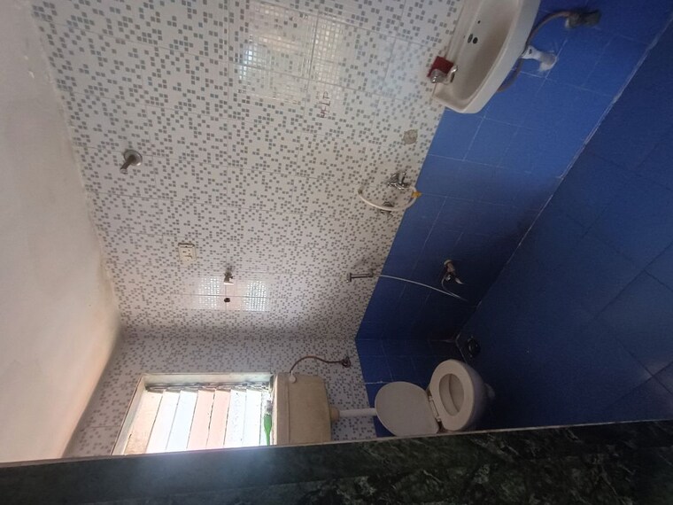 Bathroom, sector 5 kopar khairane 2 Bedroom 1000 Sq.Ft. Apartment In Sector 5 Kopar Khairane Navi Mumbai 10569375