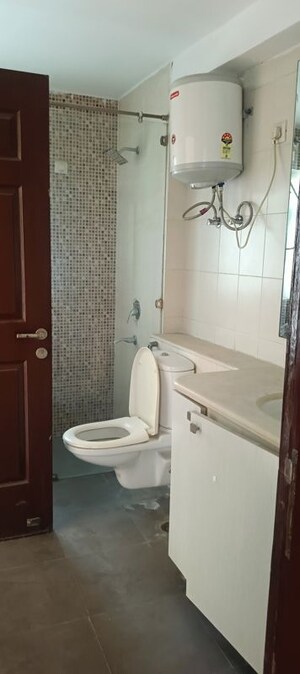 Bathroom in 3.5 BHK Apartment at Unitech Harmony, Sector 50 – for Sale