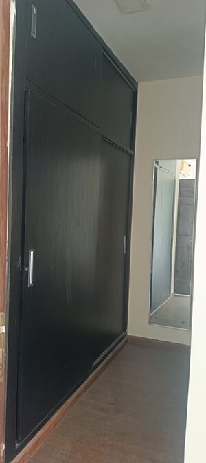 Building Lobby in 3.5 BHK Apartment at Unitech Harmony, Sector 50 – for Sale