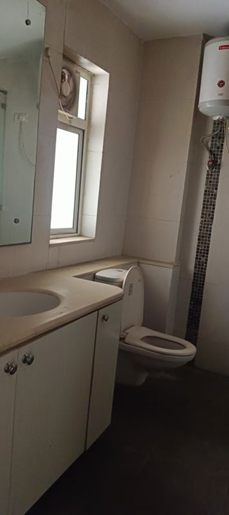 Bathroom, unitech-harmony 3.5 Bedroom 2714 Sq.Ft. Apartment In Sector 50 Gurgaon 10569378