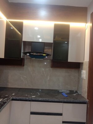 Furnished Amenities in 2 BHK Builder Floor at Mohan Garden – for Sale