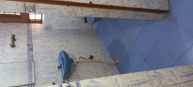 Bathroom, ip extension 2 Bedroom 1000 Sq.Ft. Apartment In Ip Extension Delhi 10569382