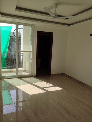 Room in 3.5 BHK Apartment at BPTP Park 81, Sector 81 – for Rent