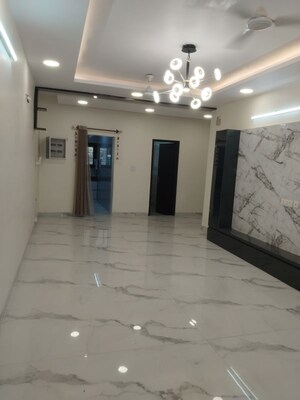 Room in 4 BHK Builder Floor at Jasola – for Rent