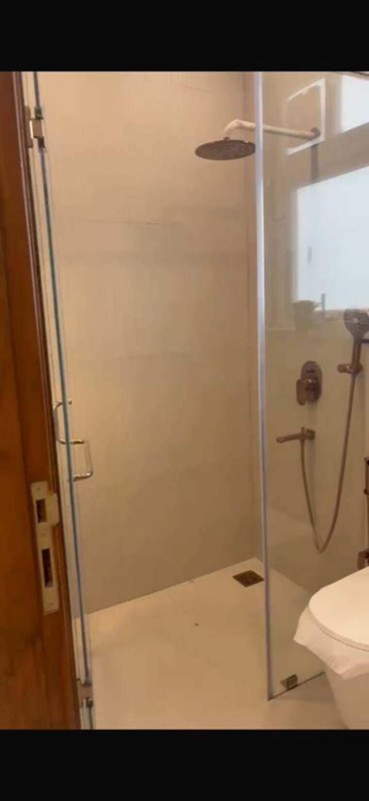 Bathroom, bptp-amstoria 3.5 Bedroom 225 Sq.Yd. Builder Floor In Sector 102 Gurgaon 10569488