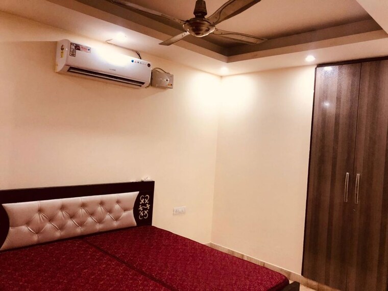 Bedroom, malviya nagar 3 Bedroom 250 Sq.Yd. Builder Floor In Malviya Nagar Delhi 10569492