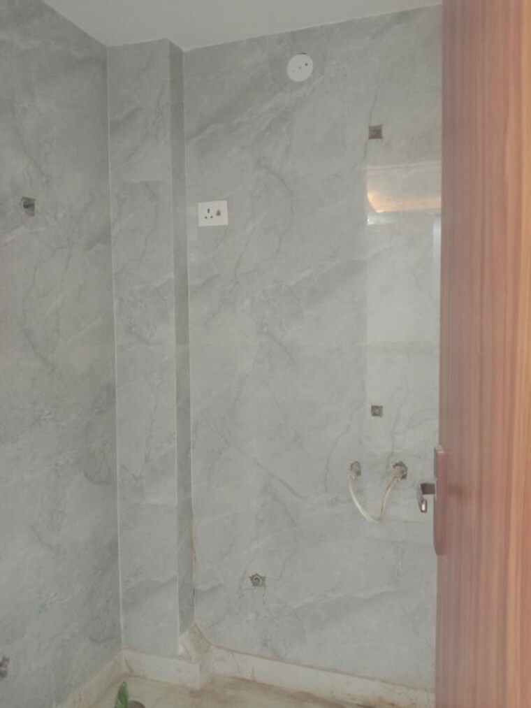 Bathroom, dwarka mor 2 Bedroom 560 Sq.Ft. Builder Floor In Dwarka Mor Delhi 10569491