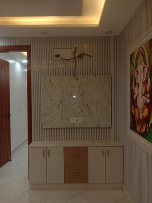 Furnished Amenities in 2 BHK Builder Floor at Dwarka Mor – for Sale