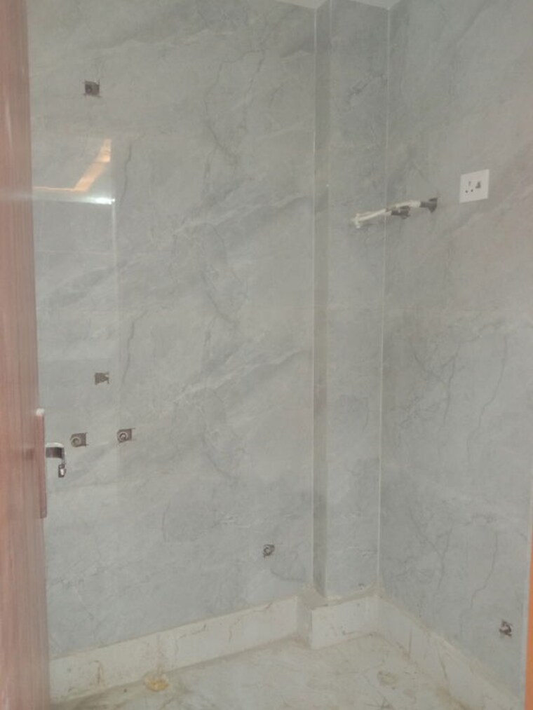 Bathroom, dwarka mor 2 Bedroom 562 Sq.Ft. Builder Floor In Dwarka Mor Delhi 10569503