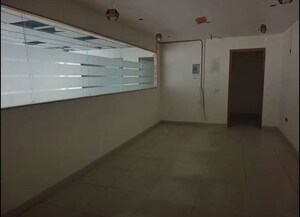  Office Space For Rent in Husainganj