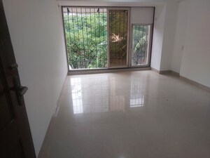 Room in 4 BHK Apartment at Swastik Park CHS Goregaon, Goregaon West – for Sale