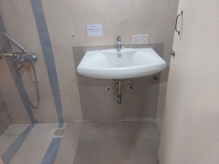 Bathroom, swastik-park-chs-goregaon 4 Bedroom 1500 Sq.Ft. Apartment In Goregaon West Mumbai 10569602