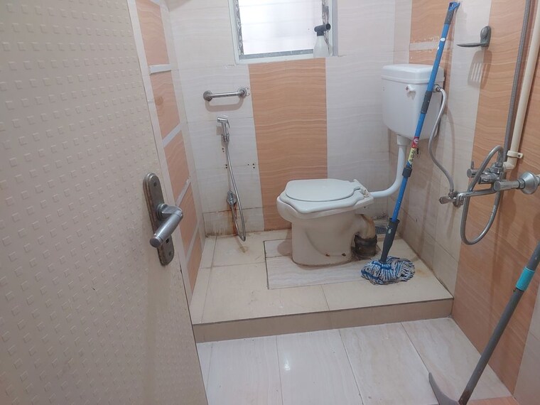 Bathroom, swastik-park-chs-goregaon 4 Bedroom 1500 Sq.Ft. Apartment In Goregaon West Mumbai 10569602