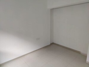 Room in 1 BHK Apartment at Iris CHS, Kasarvadavali – for Rent