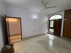 Room in 3 BHK Builder Floor at Nehru Enclave – for Rent
