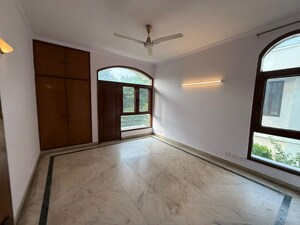 Room in 3 BHK Builder Floor at Nehru Enclave – for Rent
