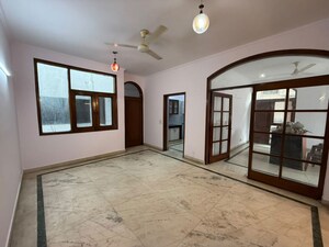 Room in 3 BHK Builder Floor at Nehru Enclave – for Rent