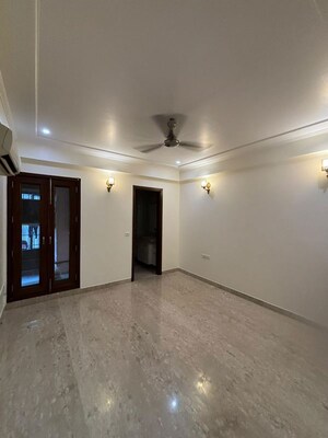 Room in 3 BHK Builder Floor at Greater Kailash I – for Rent