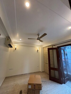 Room in 3 BHK Builder Floor at Greater Kailash I – for Rent