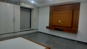 Room in 3 BHK Builder Floor at Jubilee Hills – for Rent