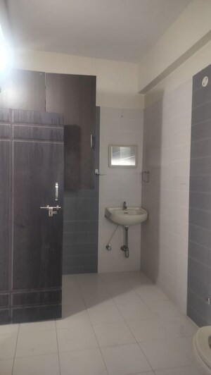 Bathroom in 3 BHK Apartment at Jubilee Hills – for Rent