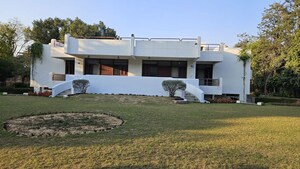 3.5 BHK Villa – Exterior View View at Sainik Farm - for Rent