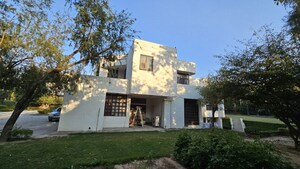3.5 BHK Villa – Exterior View View at Sainik Farm - for Rent