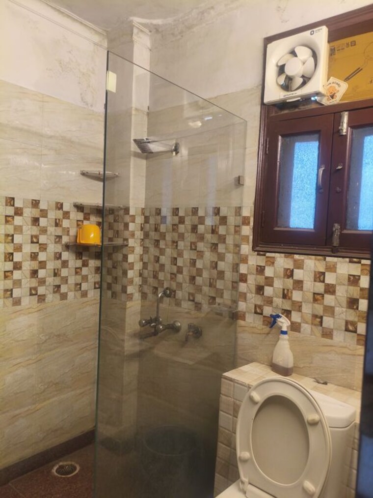 Bathroom, sector 51 2 Bedroom 1100 Sq.Ft. Builder Floor In Sector 51 Noida 10569659