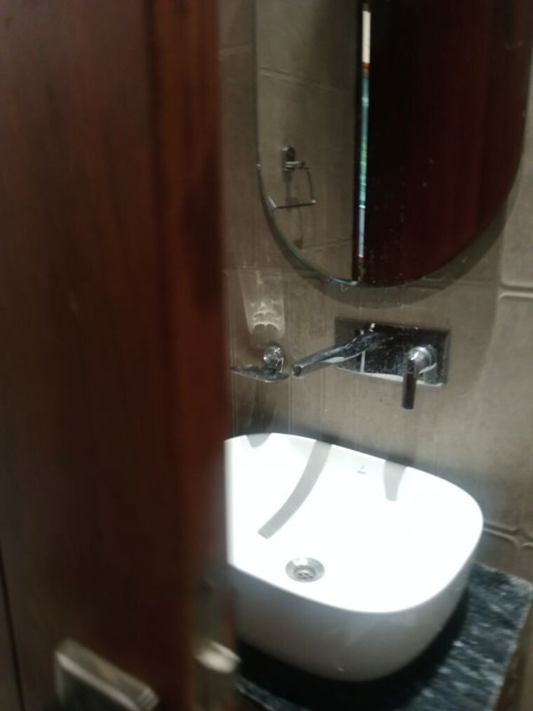 Bathroom, baberpur mandi 3.5 Bedroom 1965 Sq.Ft. Builder Floor In Baberpur Mandi Panipat 10569666