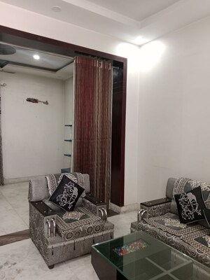 Living Room in 2 BHK Builder Floor at Sector 18 – for Rent