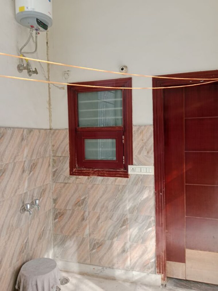 Attached Bathroom, sector 18 2 Bedroom 975 Sq.Ft. Builder Floor In Sector 18 Panipat 10569672