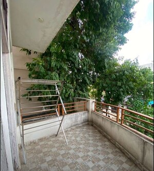 Balcony in 3.5 BHK Apartment at Hazratganj – for Rent