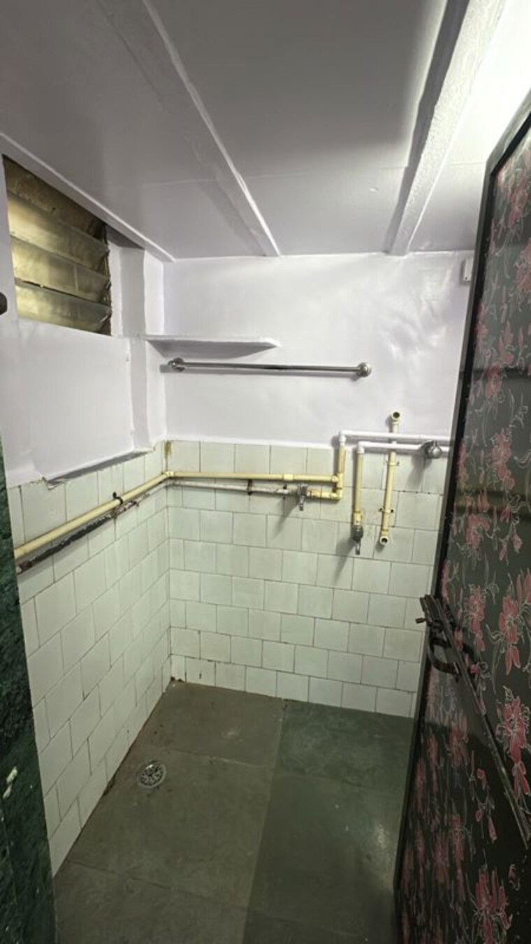 Bathroom, pawan-chaya-chs 1 RK 275 Sq.Ft. Apartment In Prabhadevi Mumbai 10561792