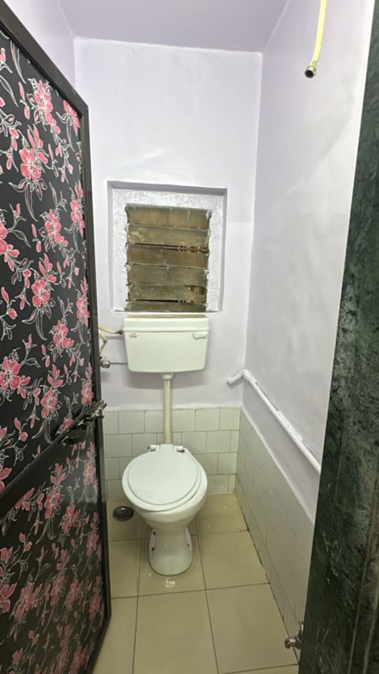 Bathroom, pawan-chaya-chs 1 RK 275 Sq.Ft. Apartment In Prabhadevi Mumbai 10561792