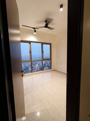 Room in 2 BHK Apartment at Sheth Auris Serenity Tower 3, Malad West – for Rent