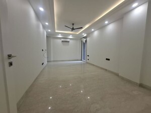 Room in 3 BHK Builder Floor at Sector 22 – for Rent