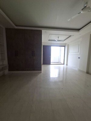 Room in 3 BHK Builder Floor at Sector 22 – for Rent