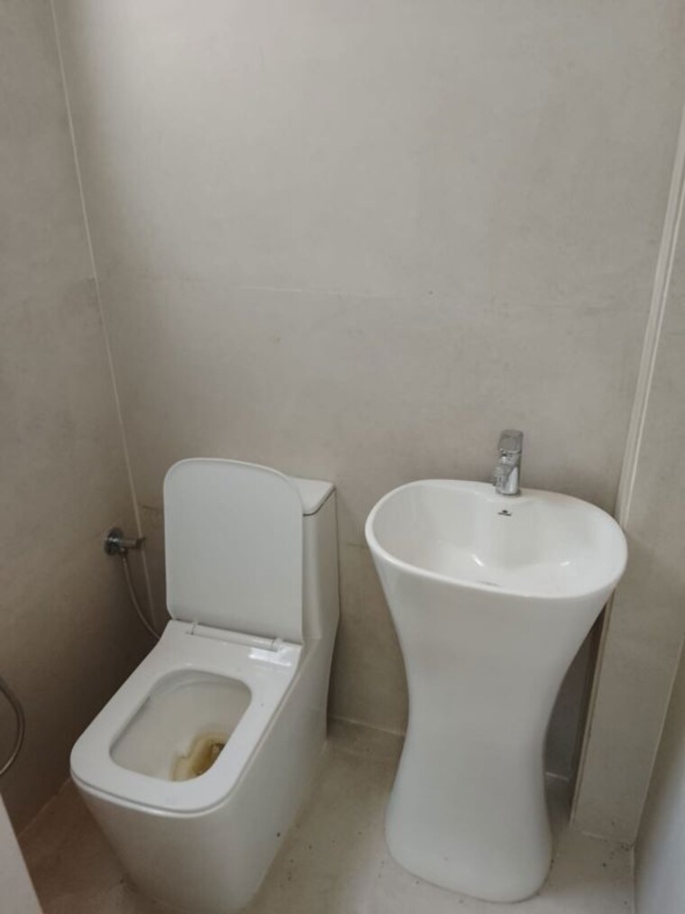 Bathroom, ip extension 2 Bedroom 1150 Sq.Ft. Apartment In Ip Extension Delhi 10569781