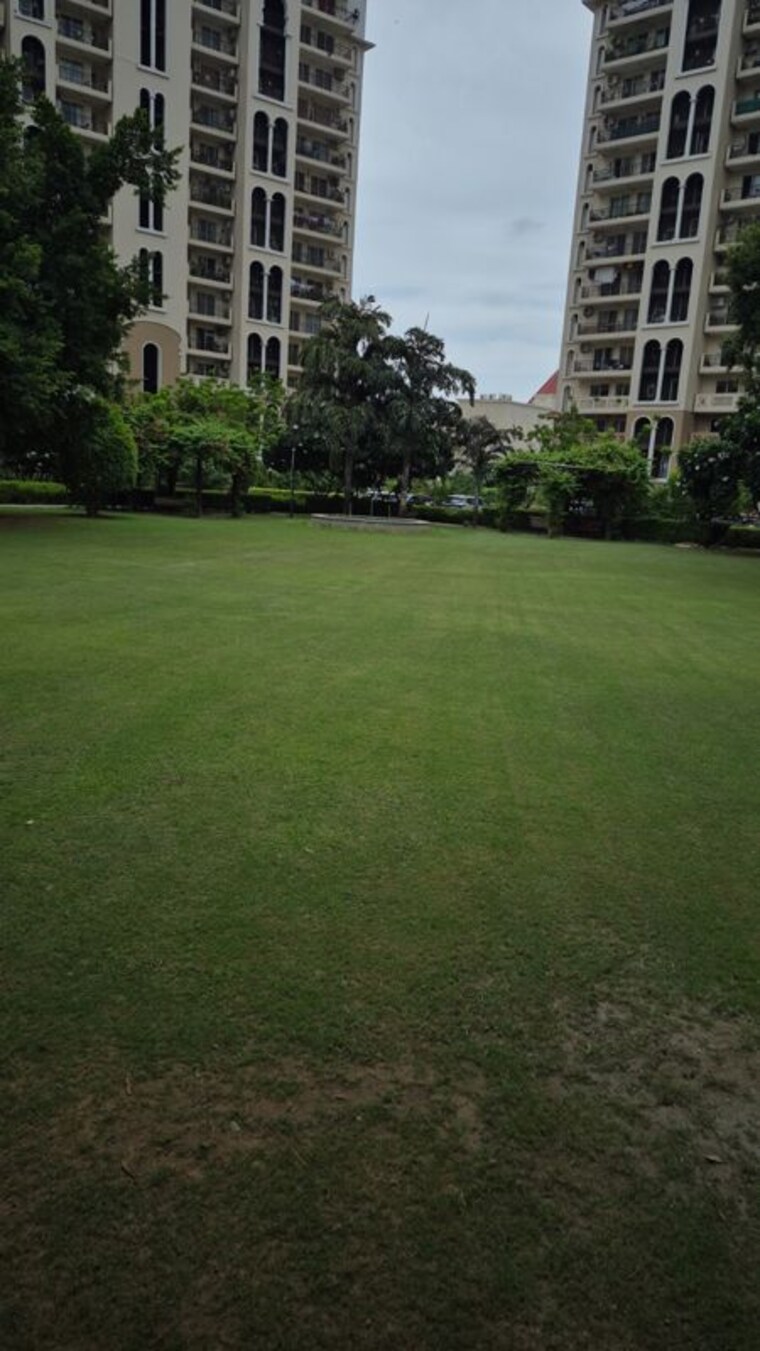 Garden, dlf-new-town-heights-i 3 Bedroom 1930 Sq.Ft. Apartment In Sector 90 Gurgaon 10569767