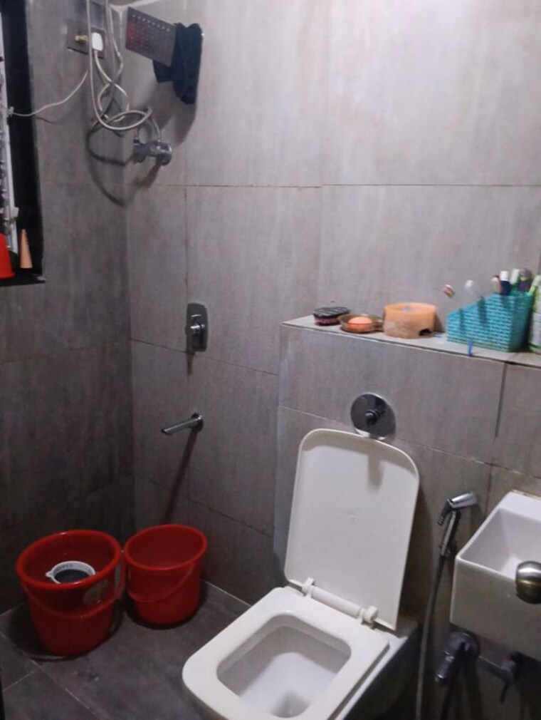 Bathroom, shraddha-esquire-skytower 2 Bedroom 576 Sq.Ft. Apartment In Mulund West Mumbai 10569777
