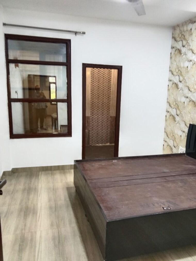 Room, ghazipur 2 Bedroom 92 Sq.Yd. Builder Floor In Ghazipur Zirakpur 10569789