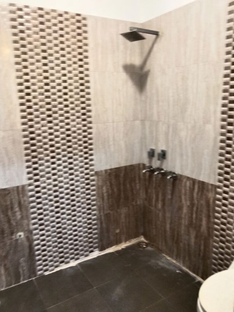 Bathroom, ghazipur 2 Bedroom 92 Sq.Yd. Builder Floor In Ghazipur Zirakpur 10569789