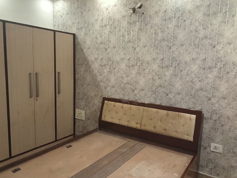 Room, ghazipur 2 Bedroom 92 Sq.Yd. Builder Floor In Ghazipur Zirakpur 10569789