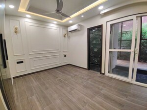 Room in 3 BHK Builder Floor at Sector 23 – for Rent