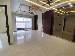 Room in 3 BHK Builder Floor at Sector 23 – for Rent